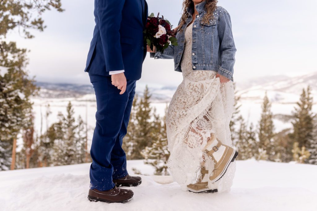 A Sapphire Point Colorado hiking elopement during winter