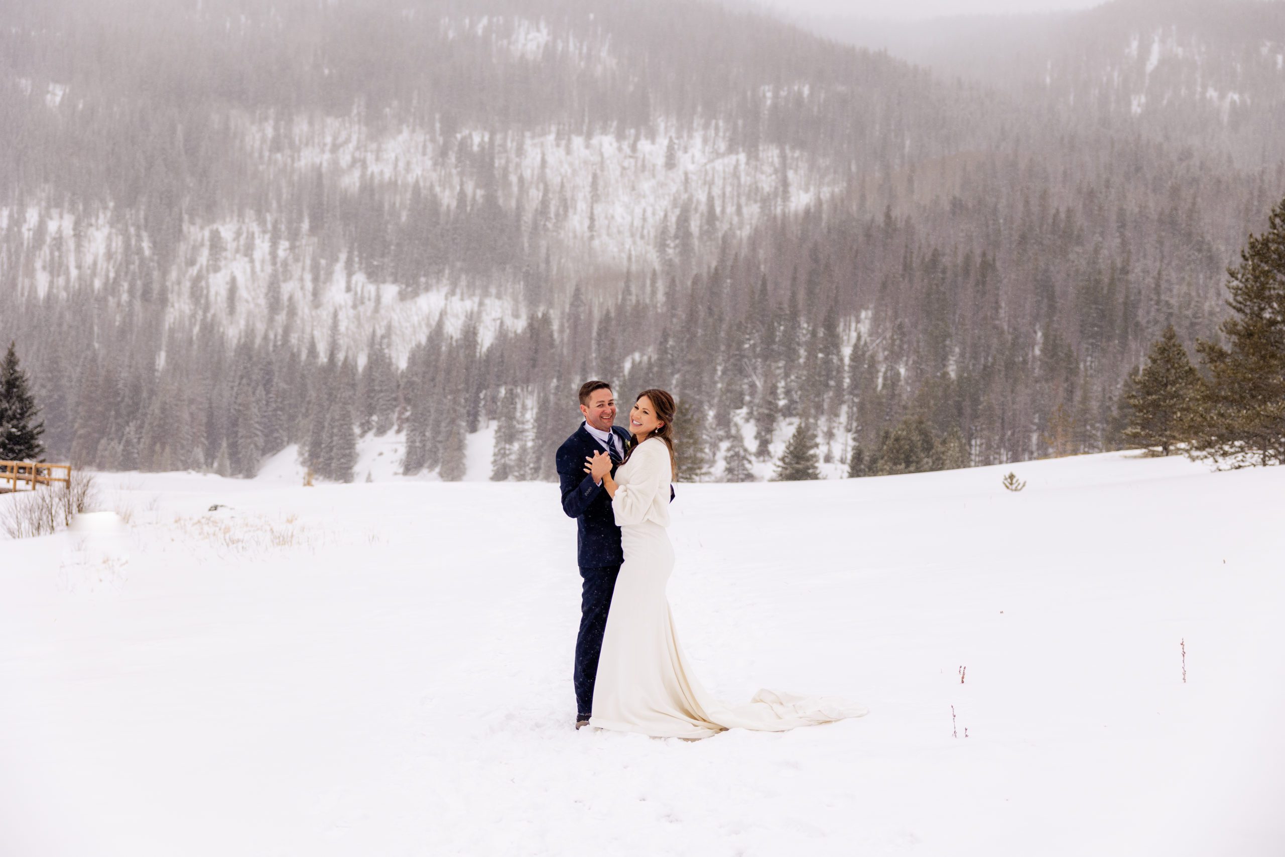 Snowy elopement near Vail Colorado, Winter Elopement, Elopement location in Summit County