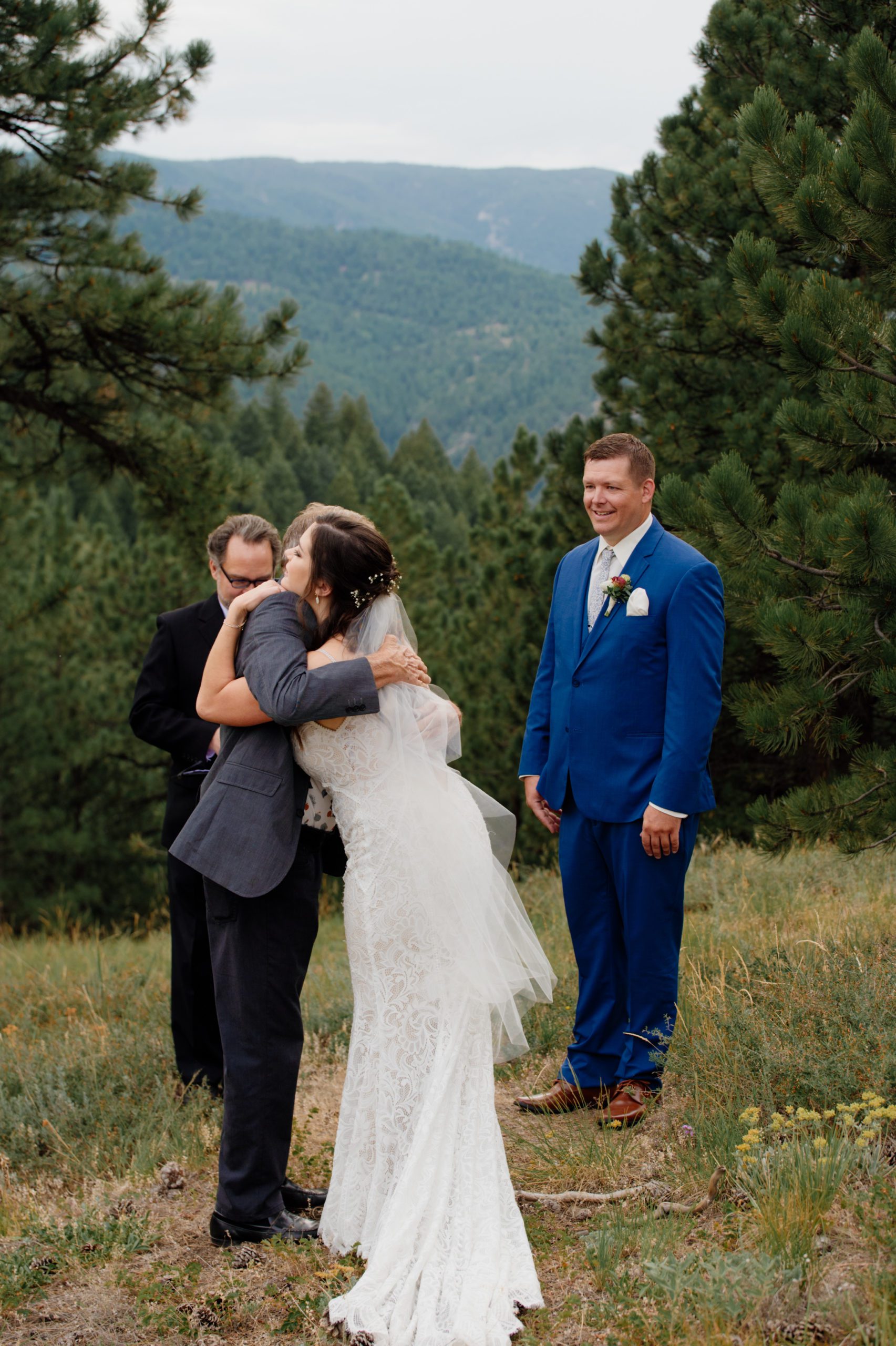 The bride hugs her father before the start of her ceremony at her Artist Point Elopement. 