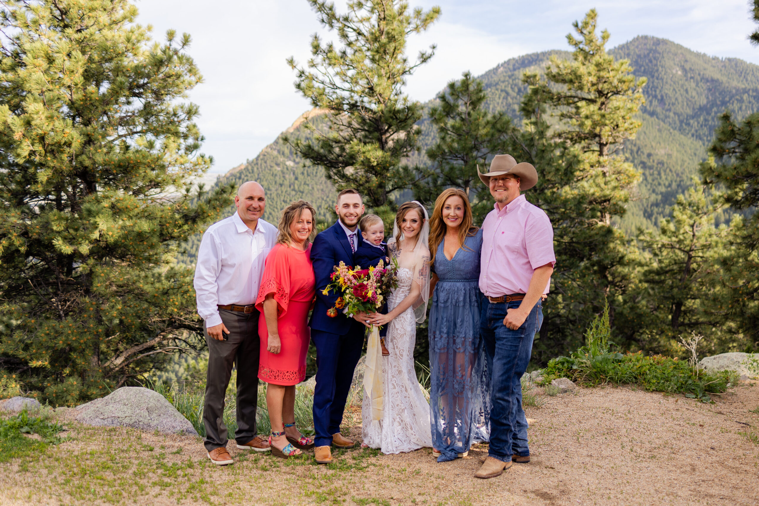 A group shot of the bride and groom with their families at Sunrise Amphitheater for their elopement. 
