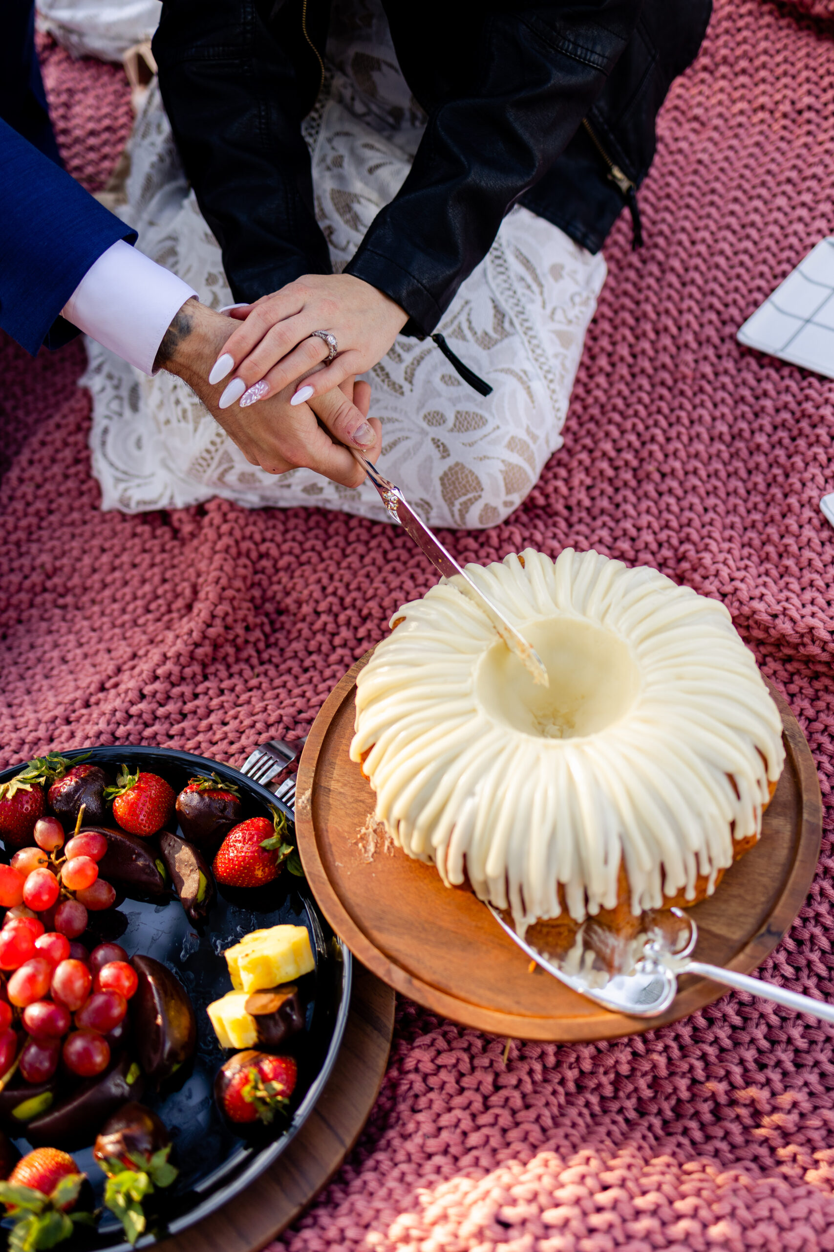 An up close shot of the cake and treats during their picnic at Artist Point after their Sunrise Amphitheater elopement ceremony. 